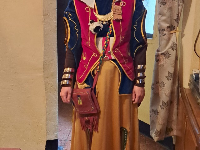 Antiguo traje femenino mujer filá mudéjares