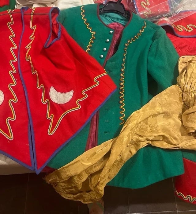 Se venden traje niño fila magenta